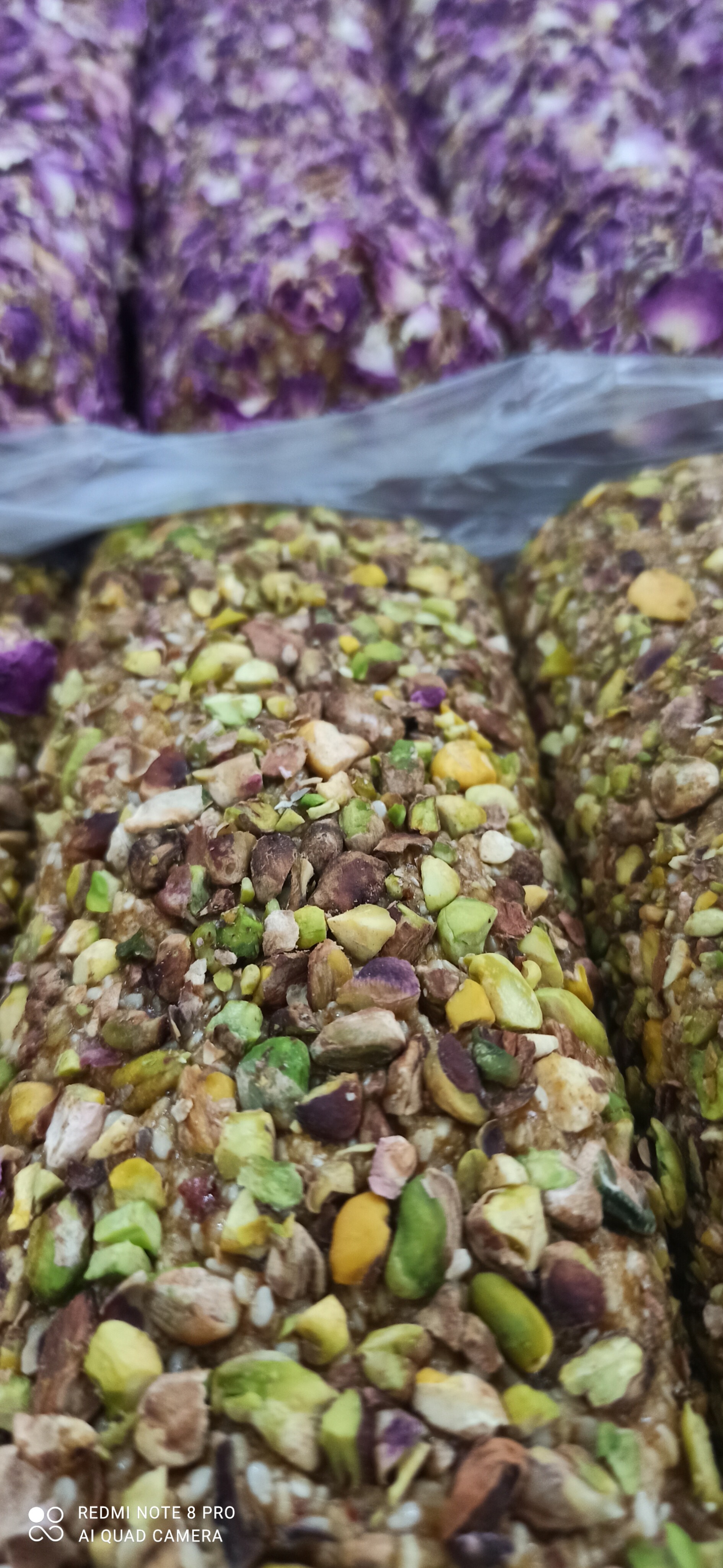 انرژی بار طبیعی مغزچی در دو مدل رول پسته و رول گل محمدی